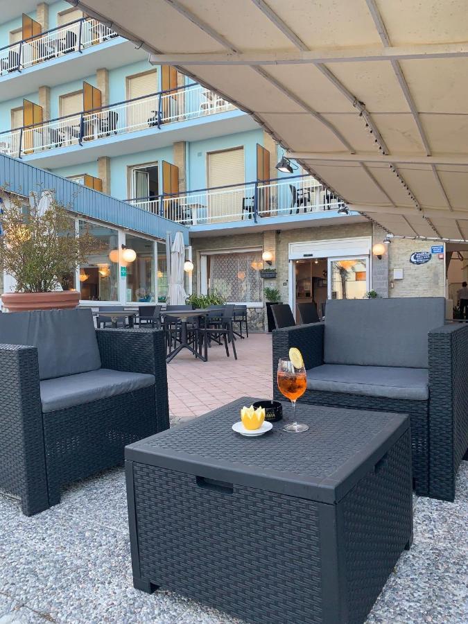 Hotel Svizzera Arma di Taggia Exterior photo