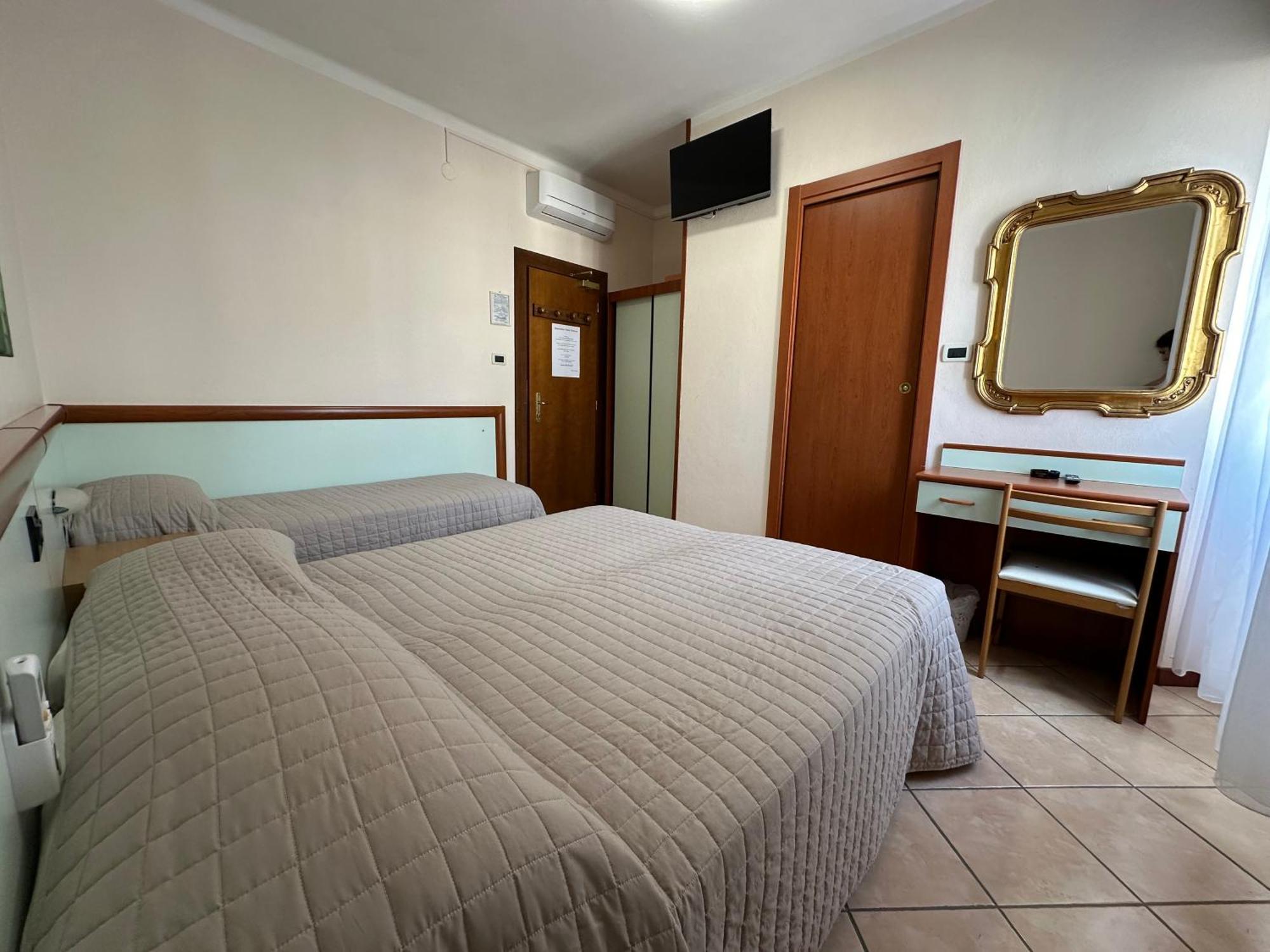 Hotel Svizzera Arma di Taggia Exterior photo